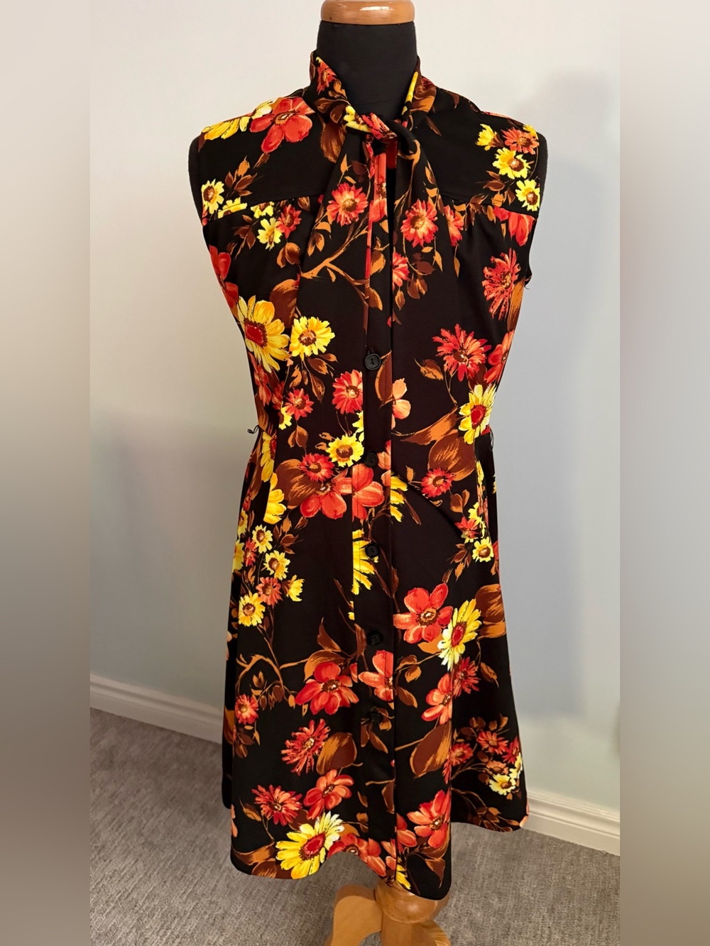 Vintage Nancy G Canadian Union Made Floral Tie Neck Dress Size 18